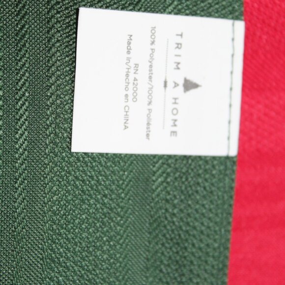 Holiday Table Linen Set Red Laura Tablecloth With 2 Red 2 Green Place Mats - Picture 12 of 13